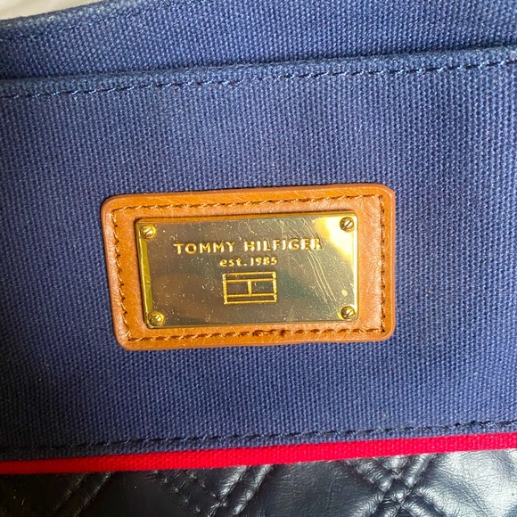 Large Tommy Hilfiger purse/bag - Picture 3 of 8